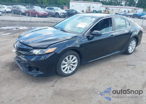 2020 Toyota Camry Le z USA, uszkodzony, nr VIN 4T1C11AK3LU991607